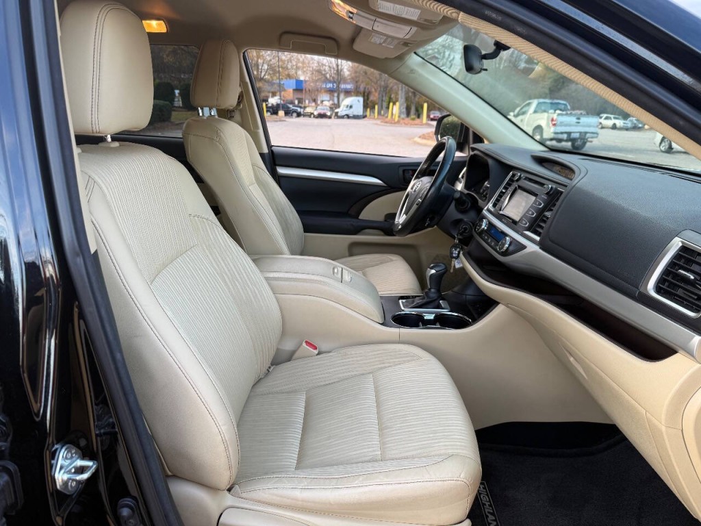 2015 Toyota Highlander Image 22