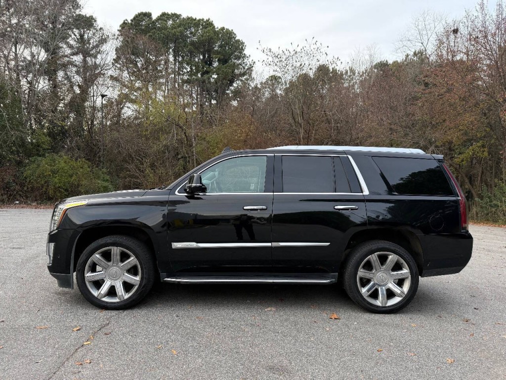 2018 Cadillac Escalade Image 2