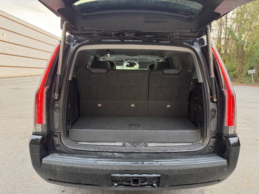 2018 Cadillac Escalade Image 17