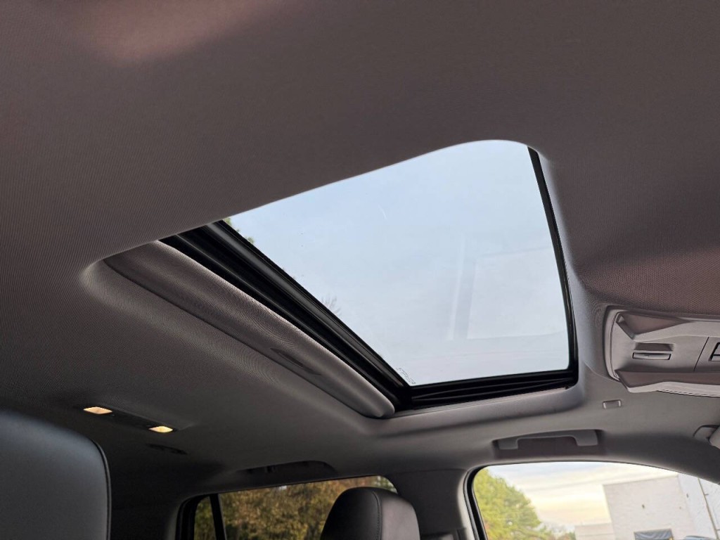 2018 Cadillac Escalade Image 21