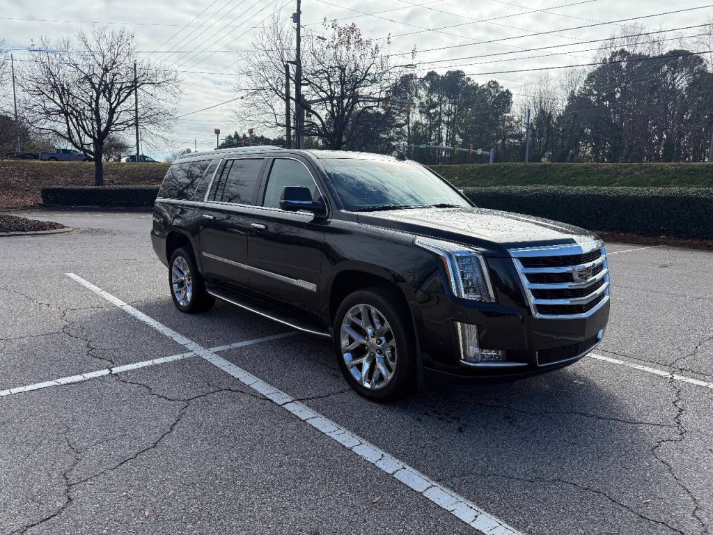 2017 Cadillac Escalade Image 2