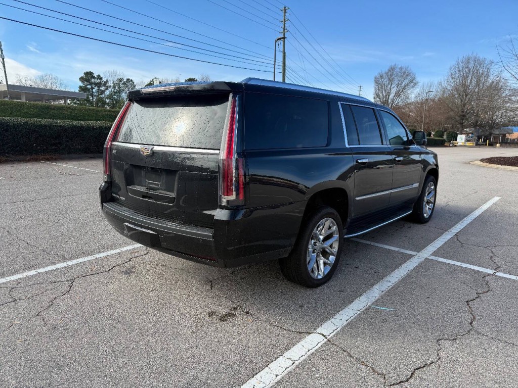 2017 Cadillac Escalade Image 4