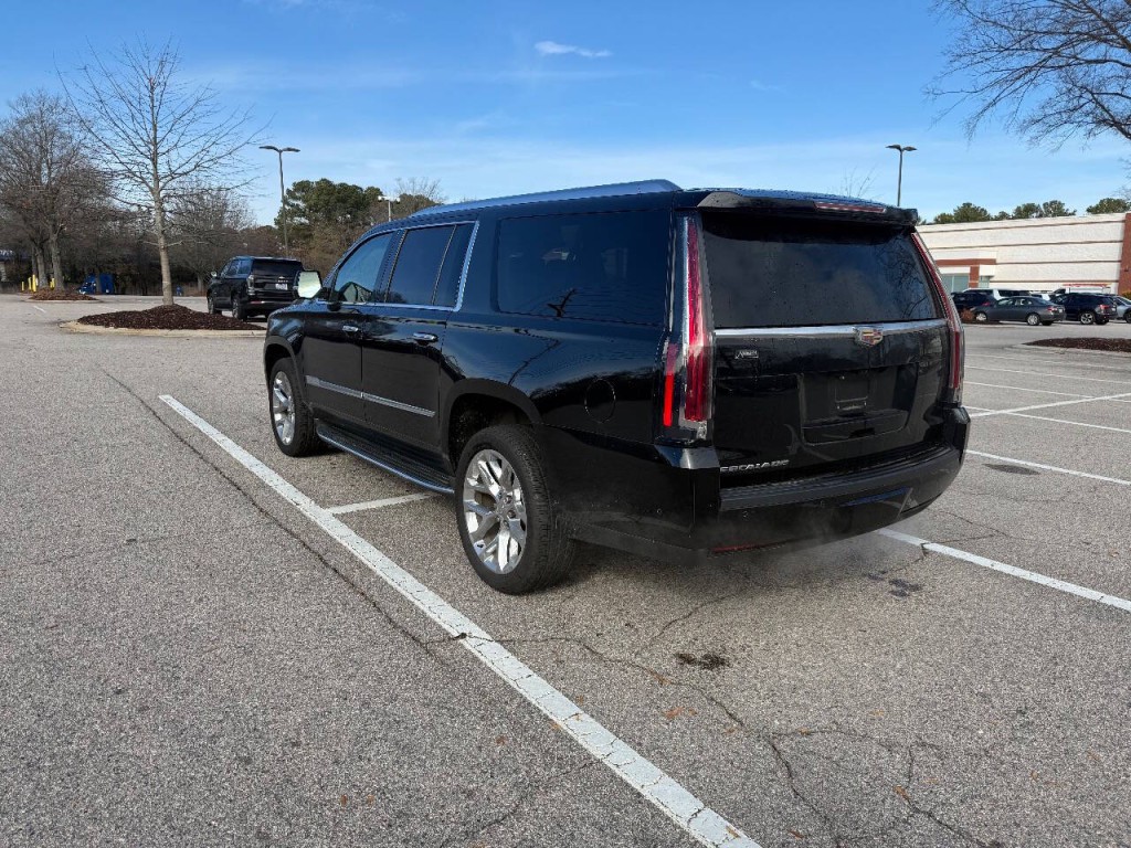 2017 Cadillac Escalade Image 5