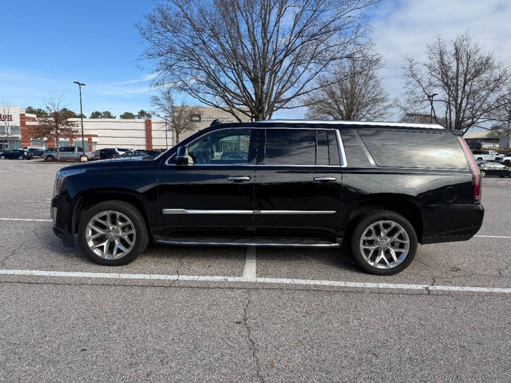 2017 Cadillac Escalade Image 6