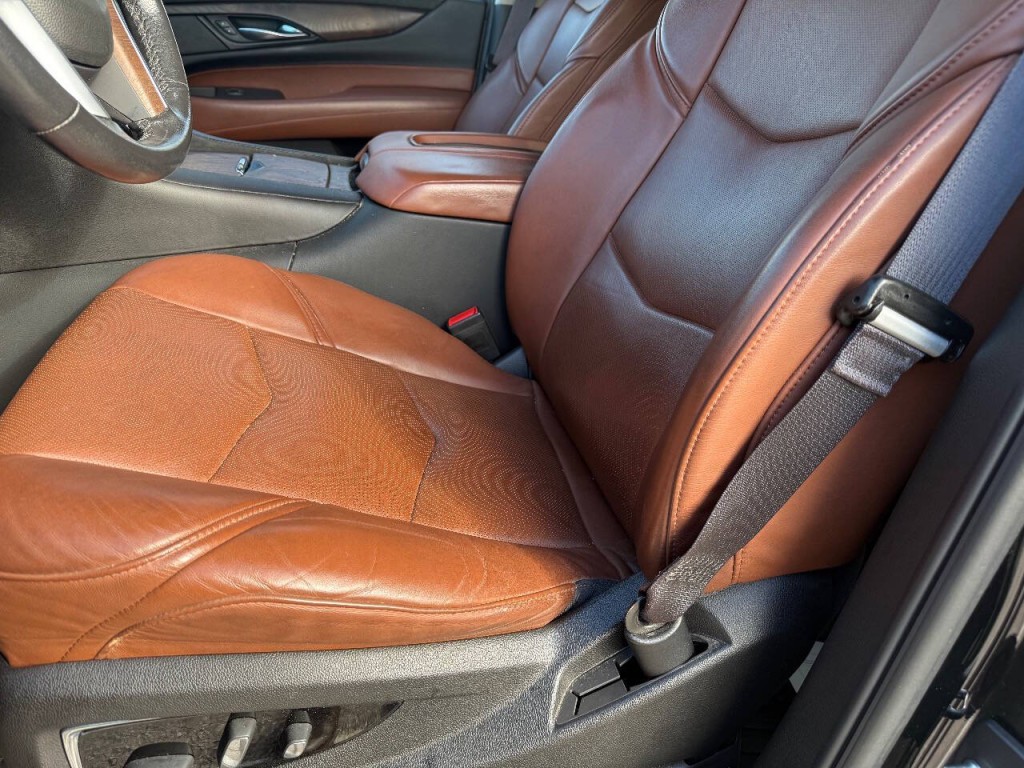 2017 Cadillac Escalade Image 12