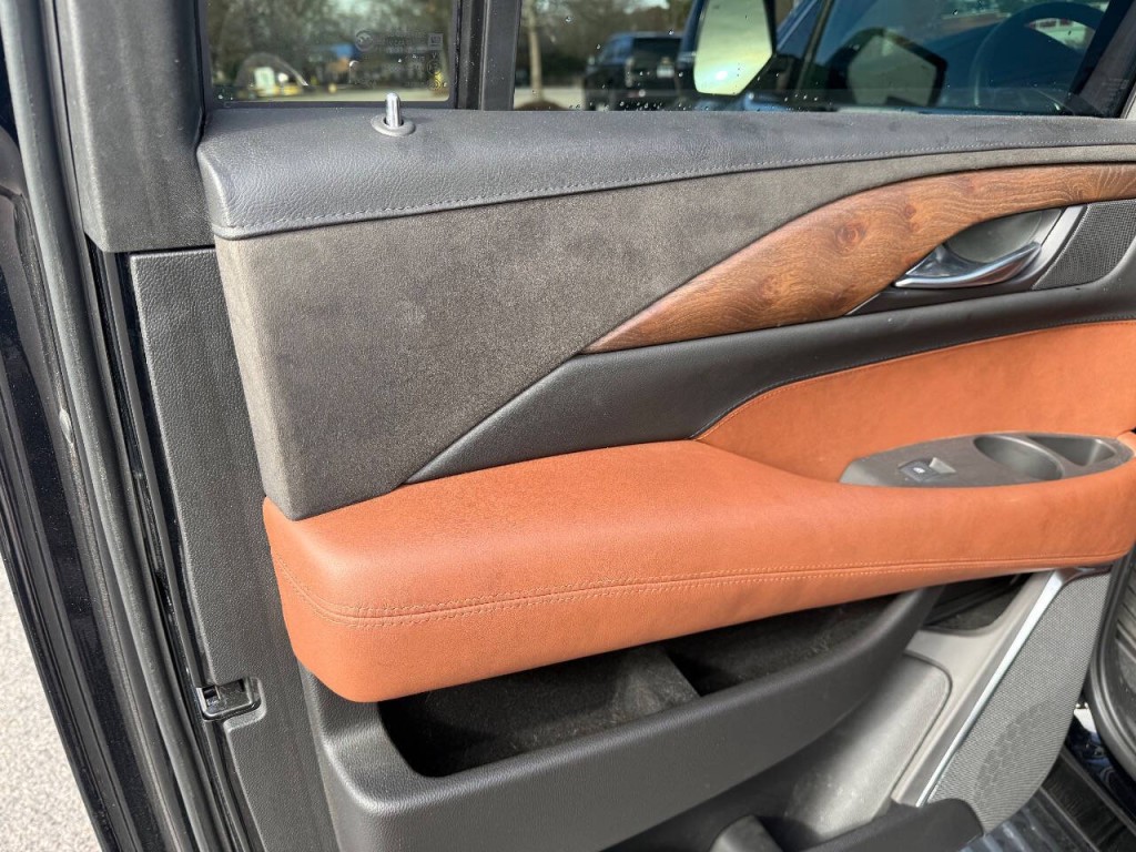 2017 Cadillac Escalade Image 13