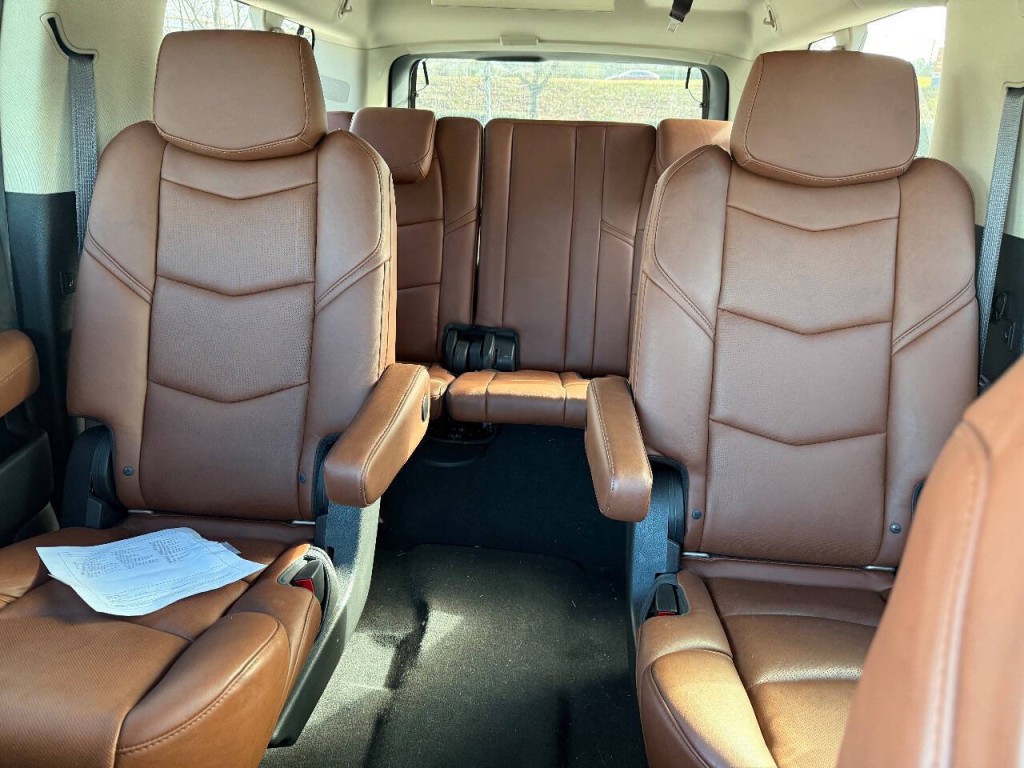 2017 Cadillac Escalade Image 16