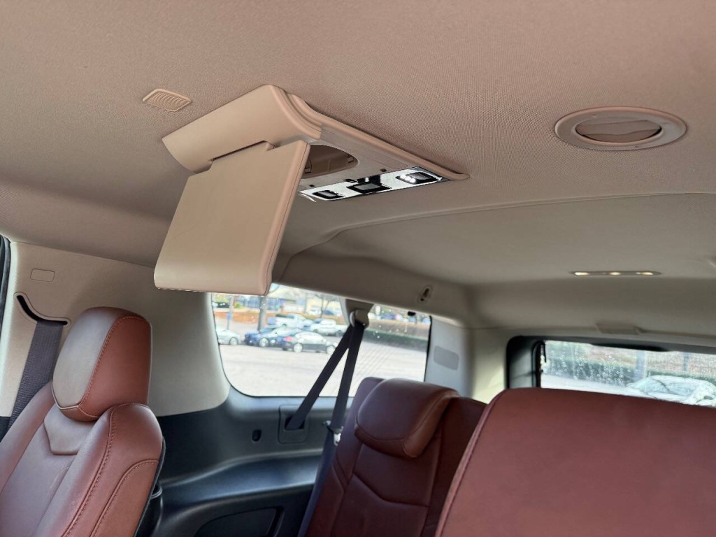 2017 Cadillac Escalade Image 17