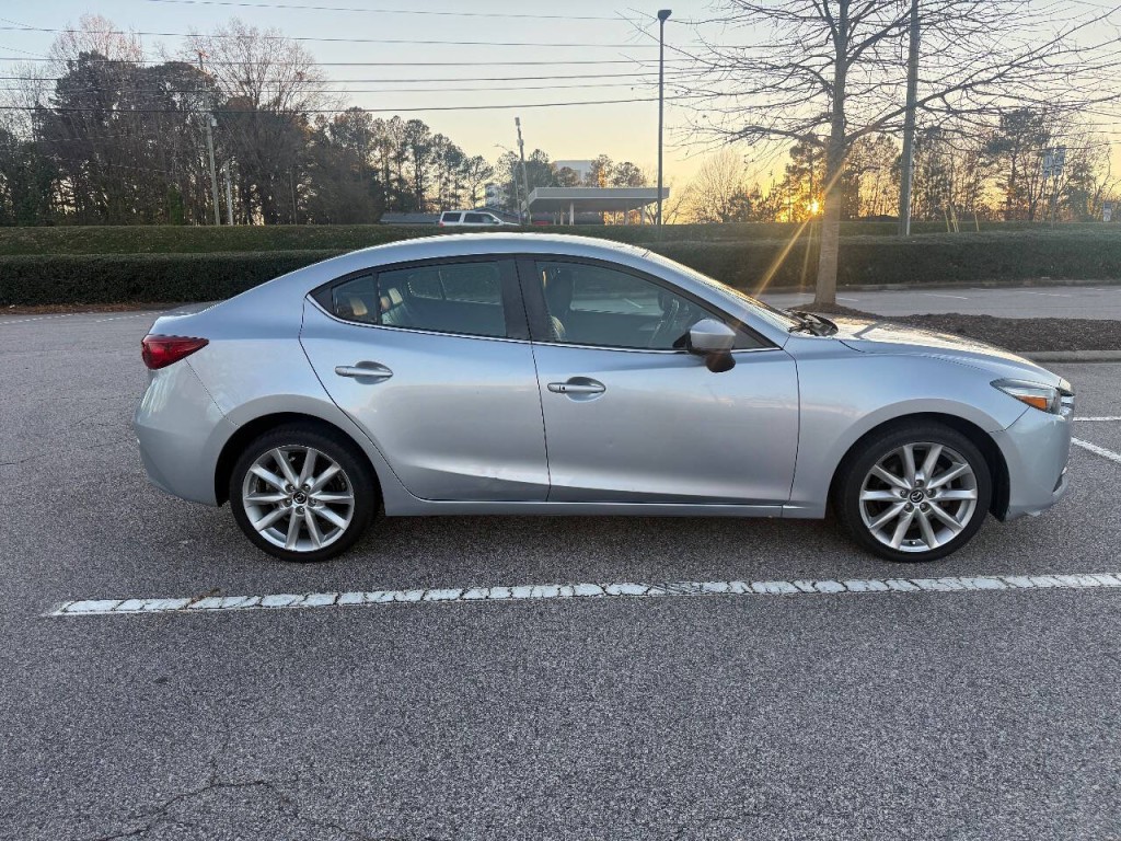 2017 Mazda Mazda3 Image 3