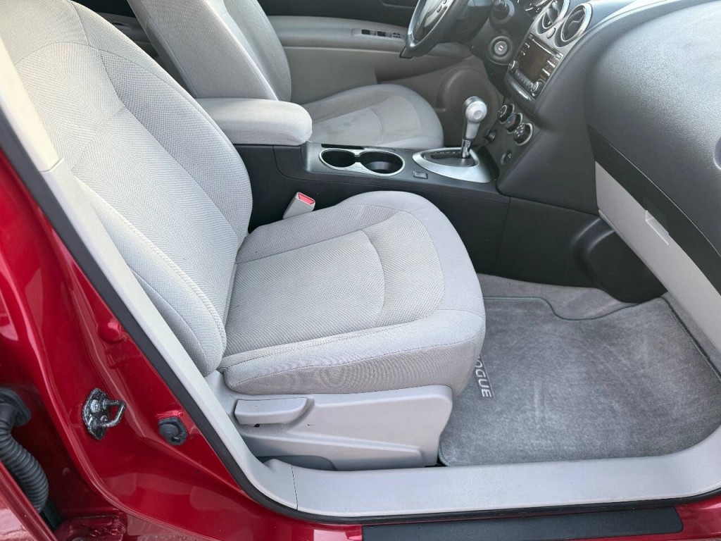 2015 Nissan Rogue Image 16