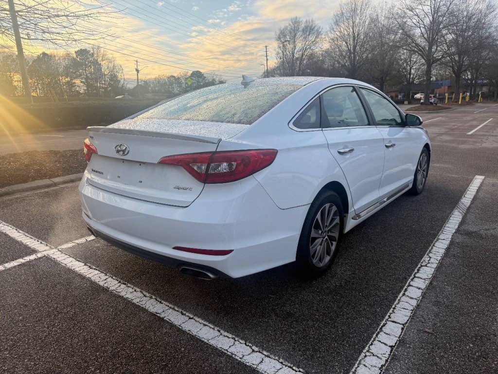 2015 Hyundai Sonata Image 4