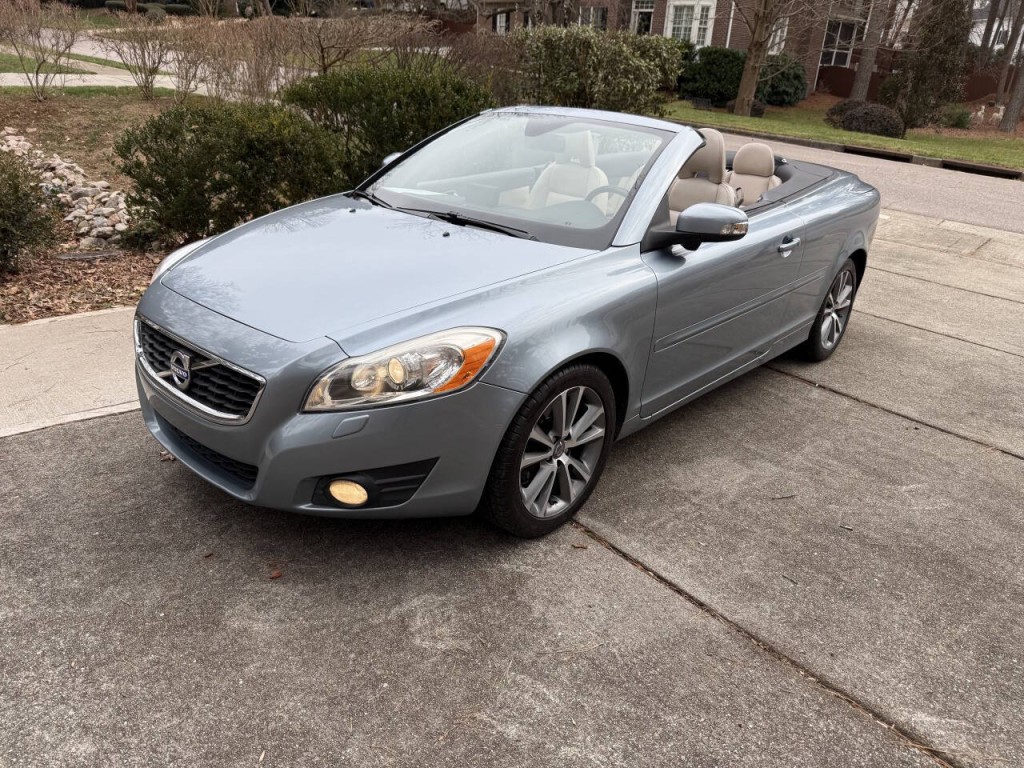 2011 Volvo C70 Image 1