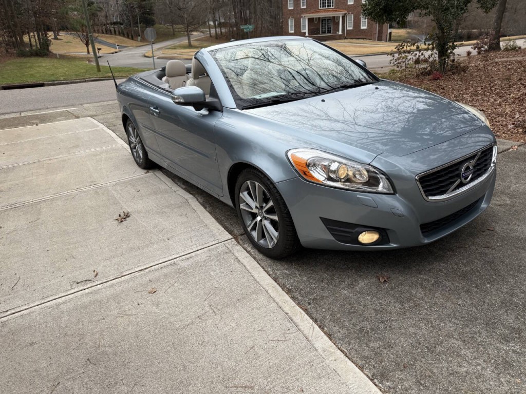 2011 Volvo C70 Image 3