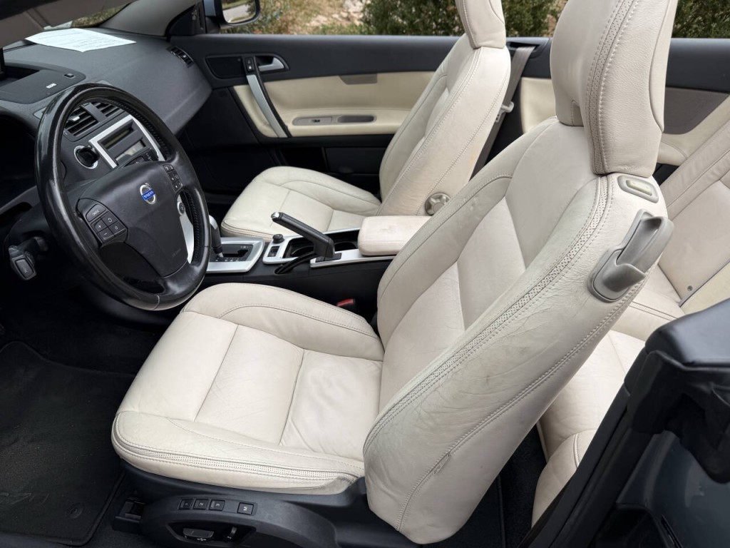 2011 Volvo C70 Image 11