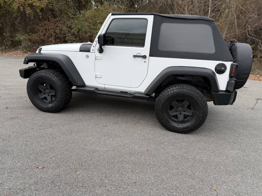 2012 Jeep Wrangler Image 4