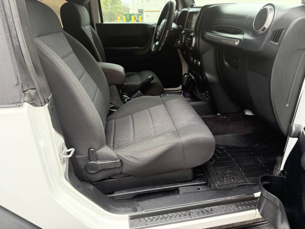 2012 Jeep Wrangler Image 7