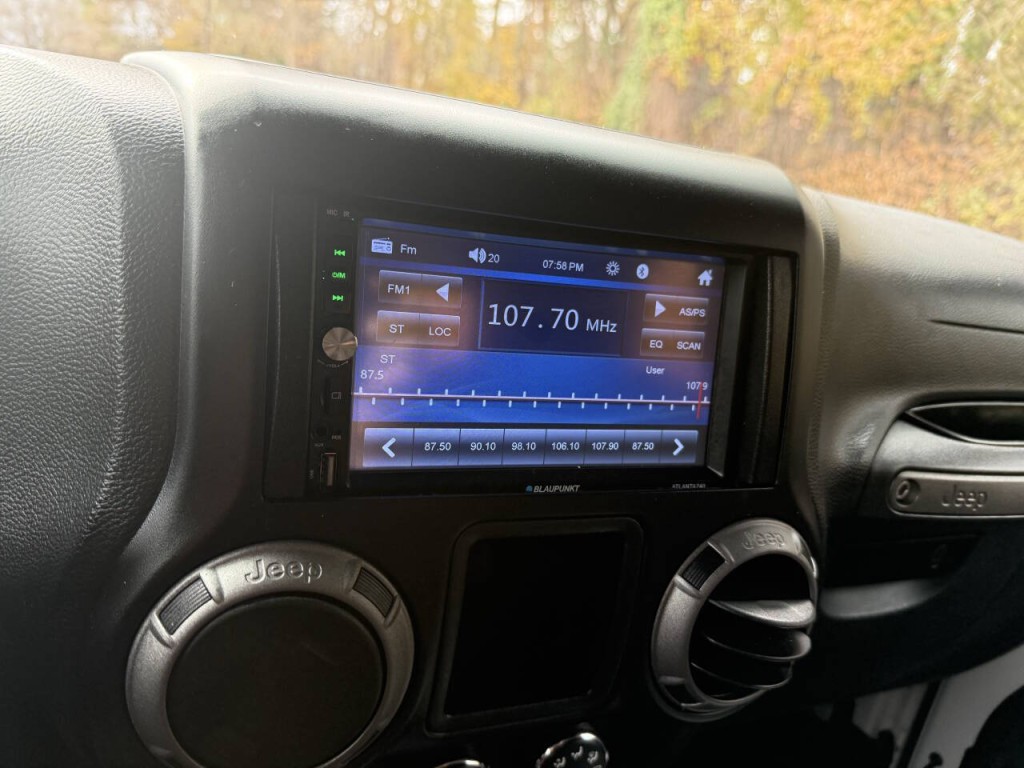 2012 Jeep Wrangler Image 11