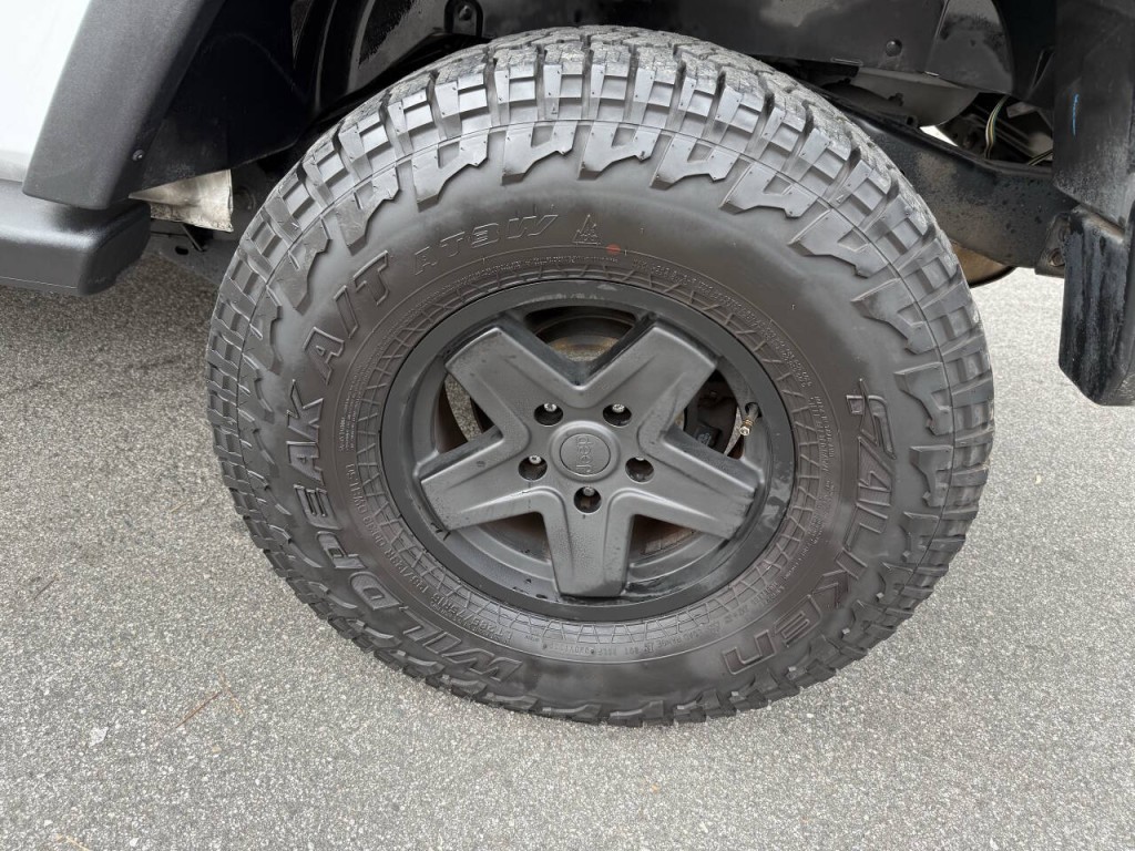 2012 Jeep Wrangler Image 14