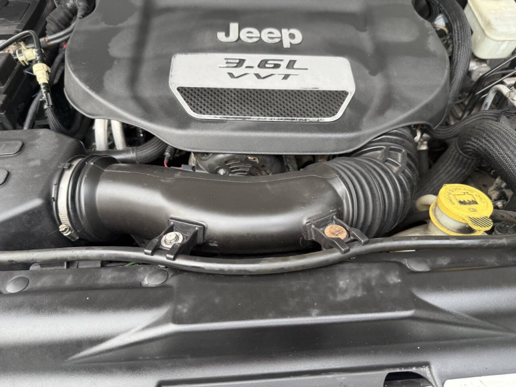 2012 Jeep Wrangler Image 15