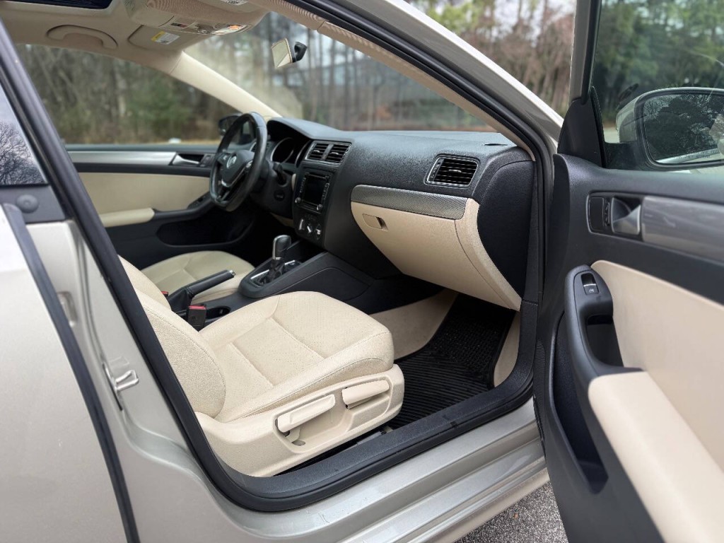 2015 Volkswagen Jetta Image 9
