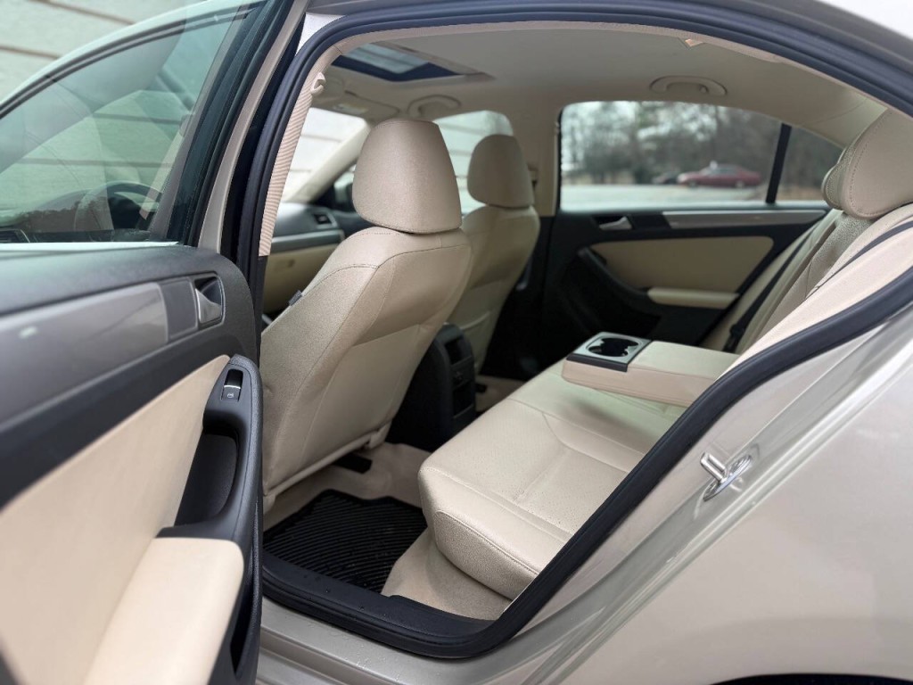 2015 Volkswagen Jetta Image 11