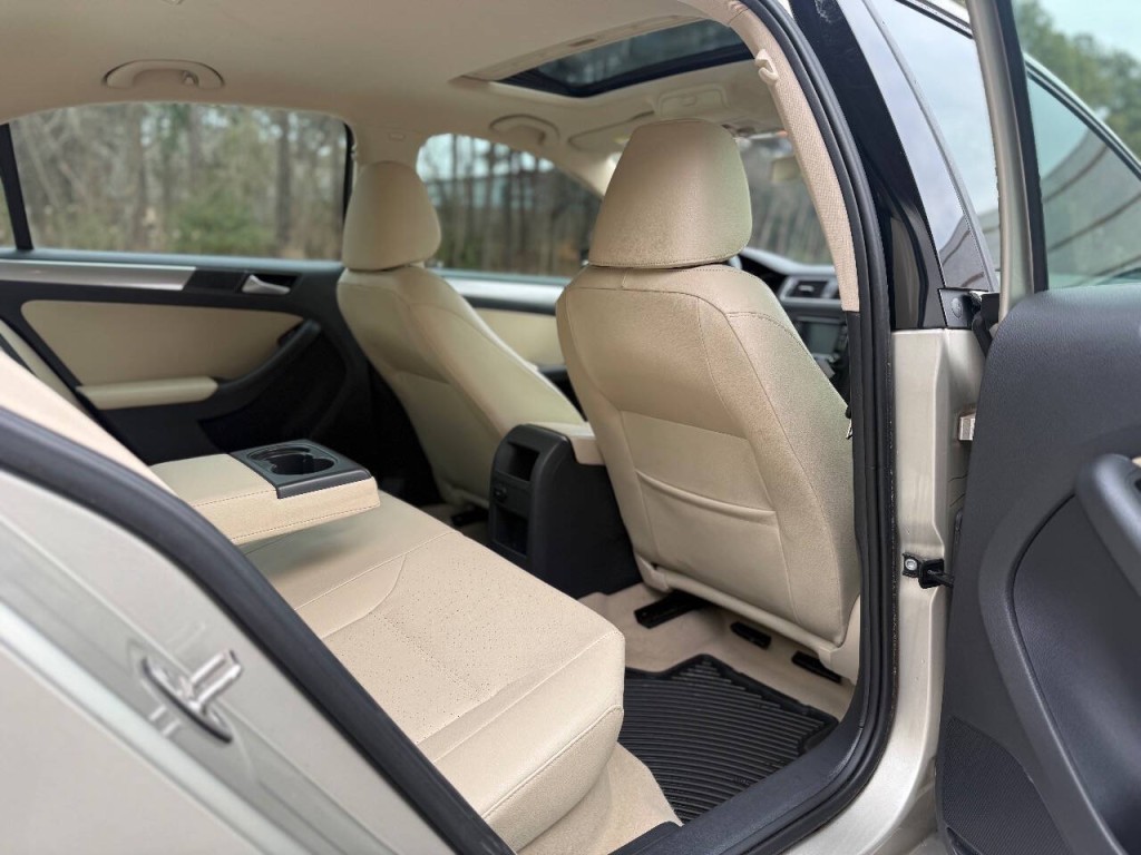 2015 Volkswagen Jetta Image 12