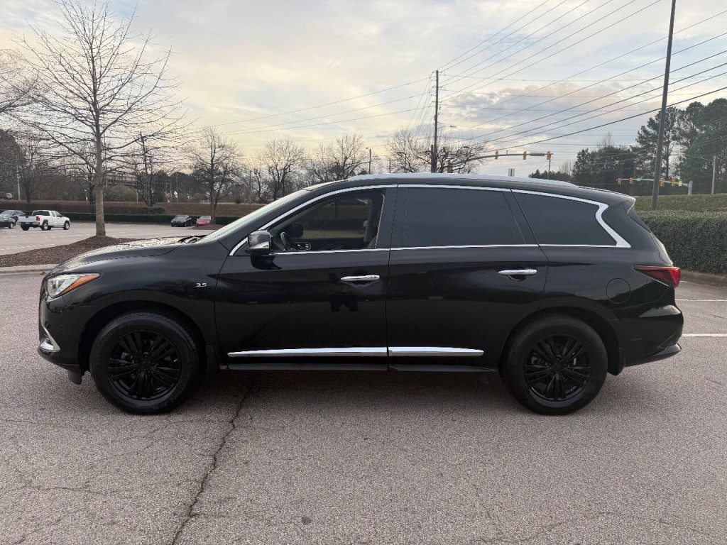 2017 INFINITI QX60 Image 2