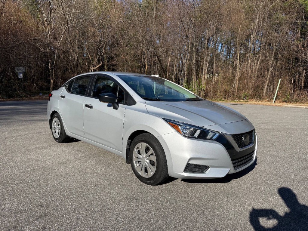 2020 Nissan Versa Image 1