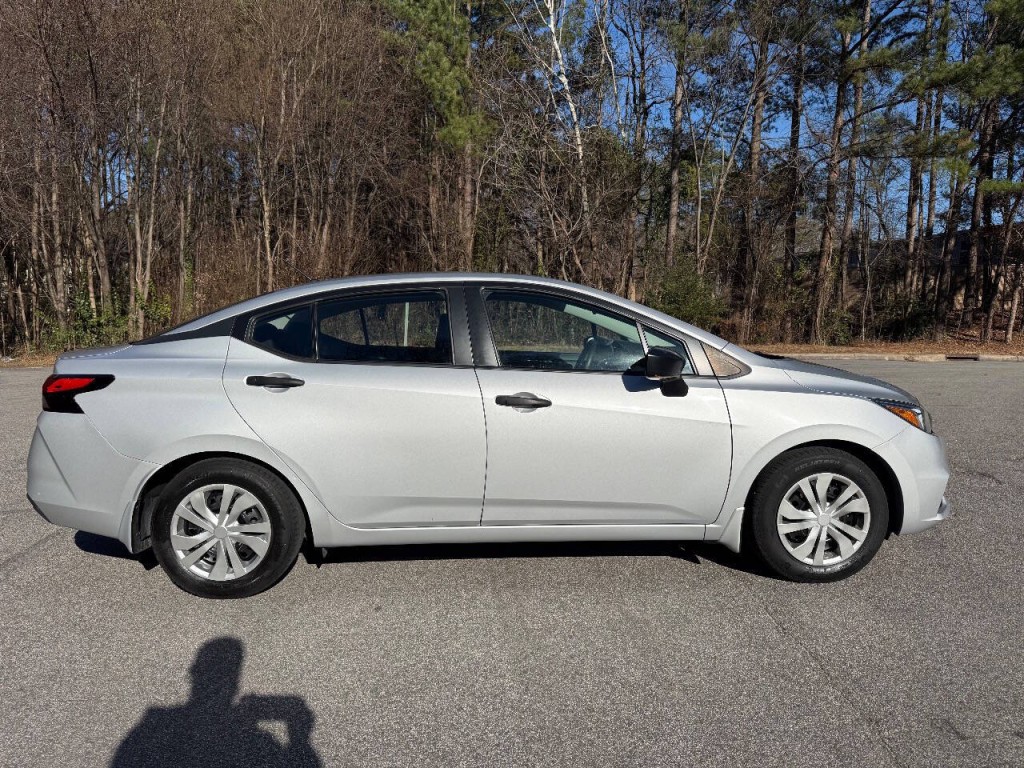 2020 Nissan Versa Image 5
