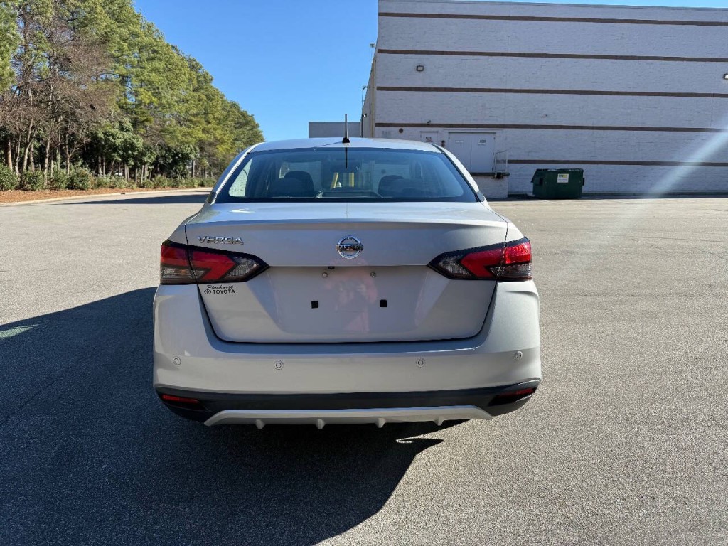 2020 Nissan Versa Image 6