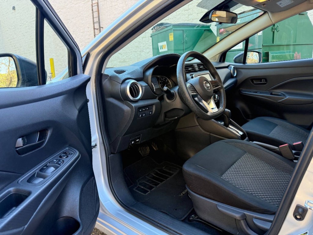 2020 Nissan Versa Image 8