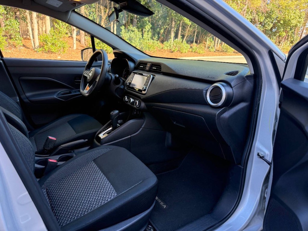 2020 Nissan Versa Image 9