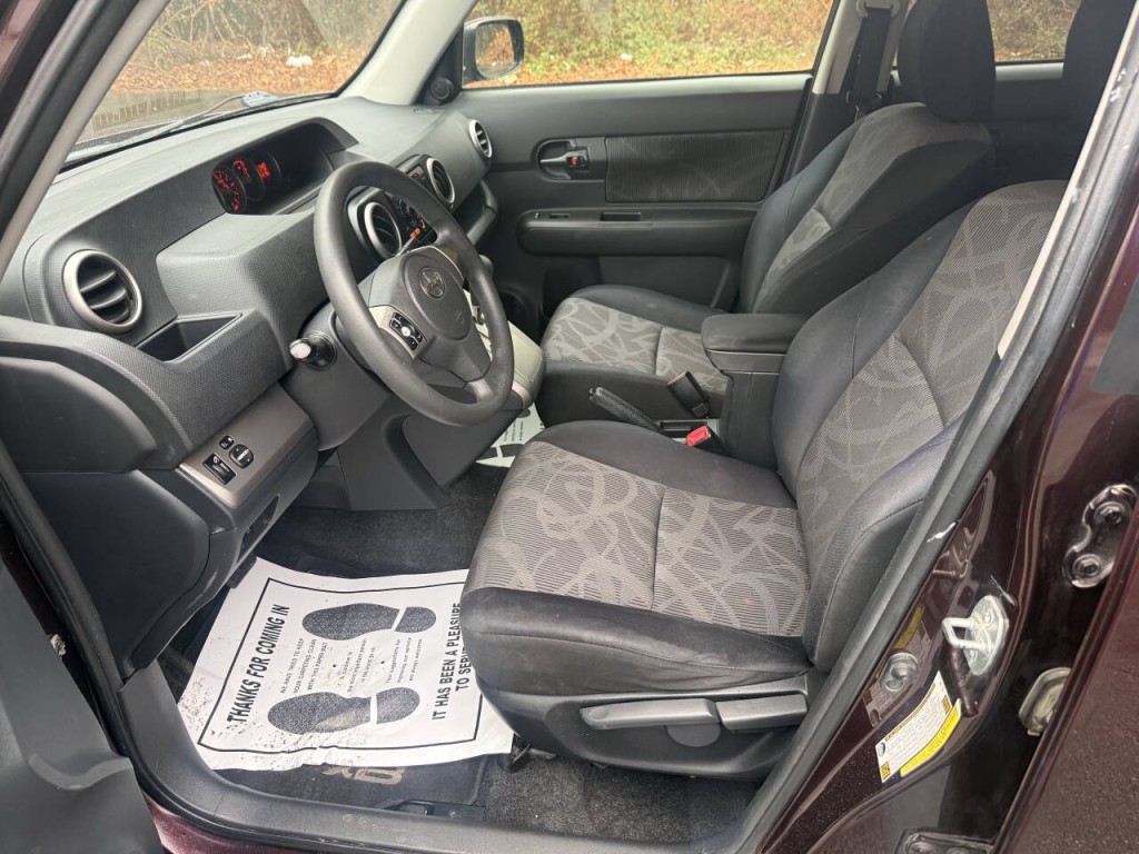 2013 Scion xB Image 10