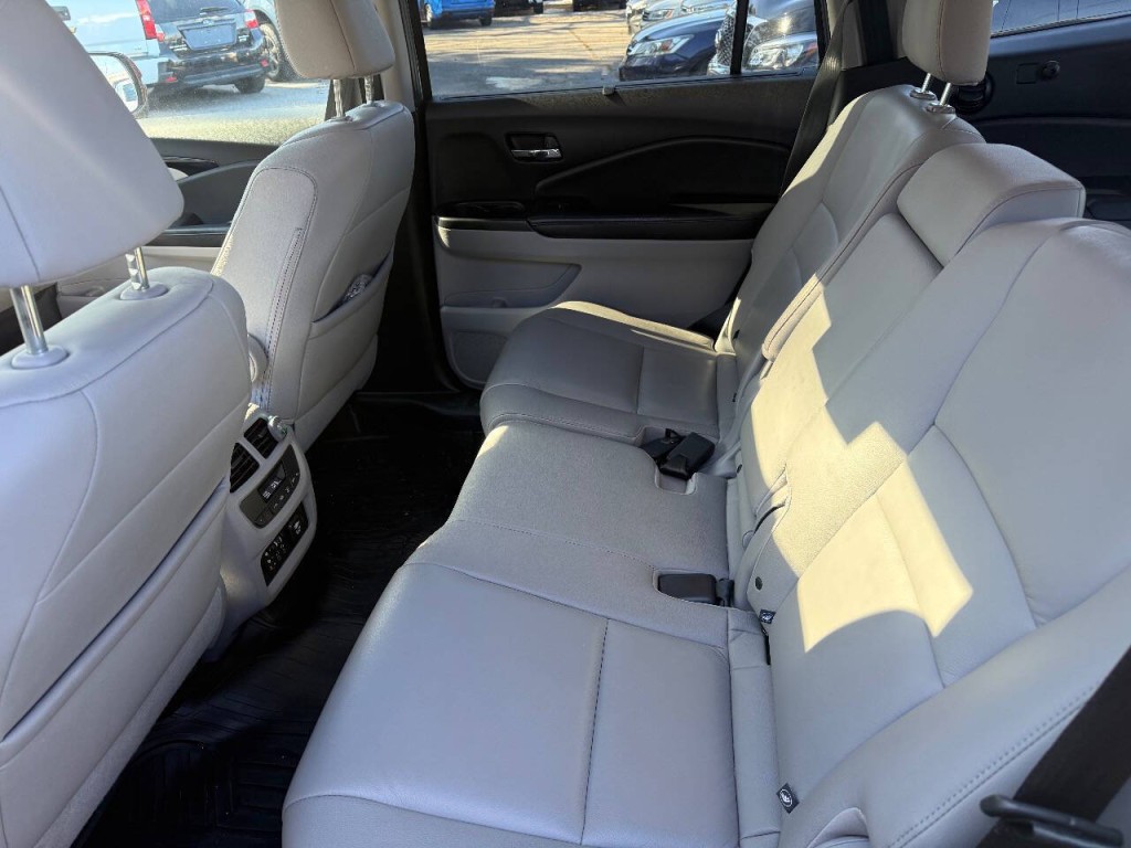 2017 Honda Pilot Image 8