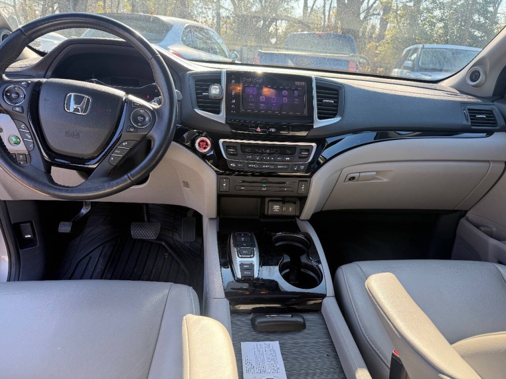 2017 Honda Pilot Image 12