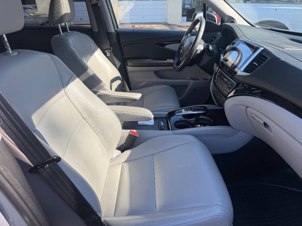 2017 Honda Pilot Image 14