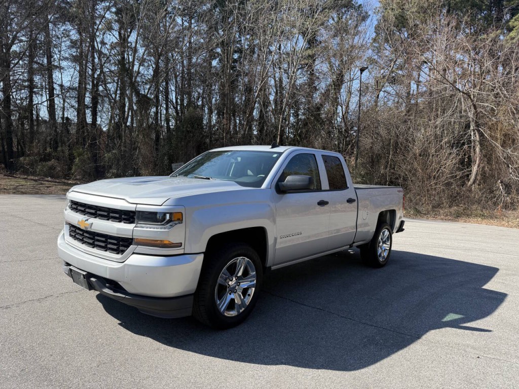 2017 Chevrolet Silverado 1500 Image 2