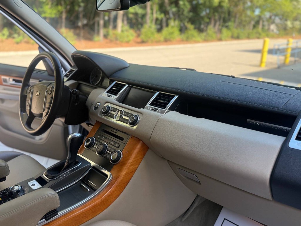 2011 Land Rover Range Rover Sport Image 14