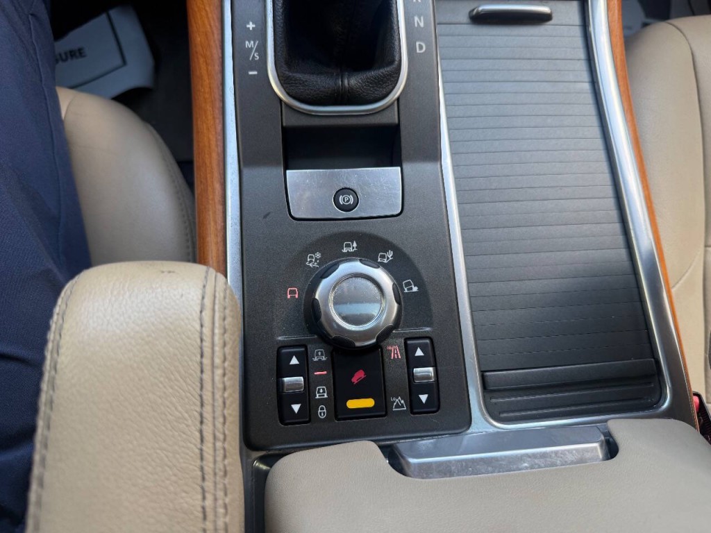 2011 Land Rover Range Rover Sport Image 18