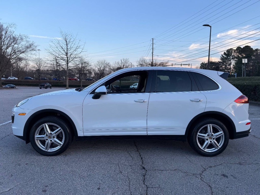 2016 Porsche Cayenne Image 2