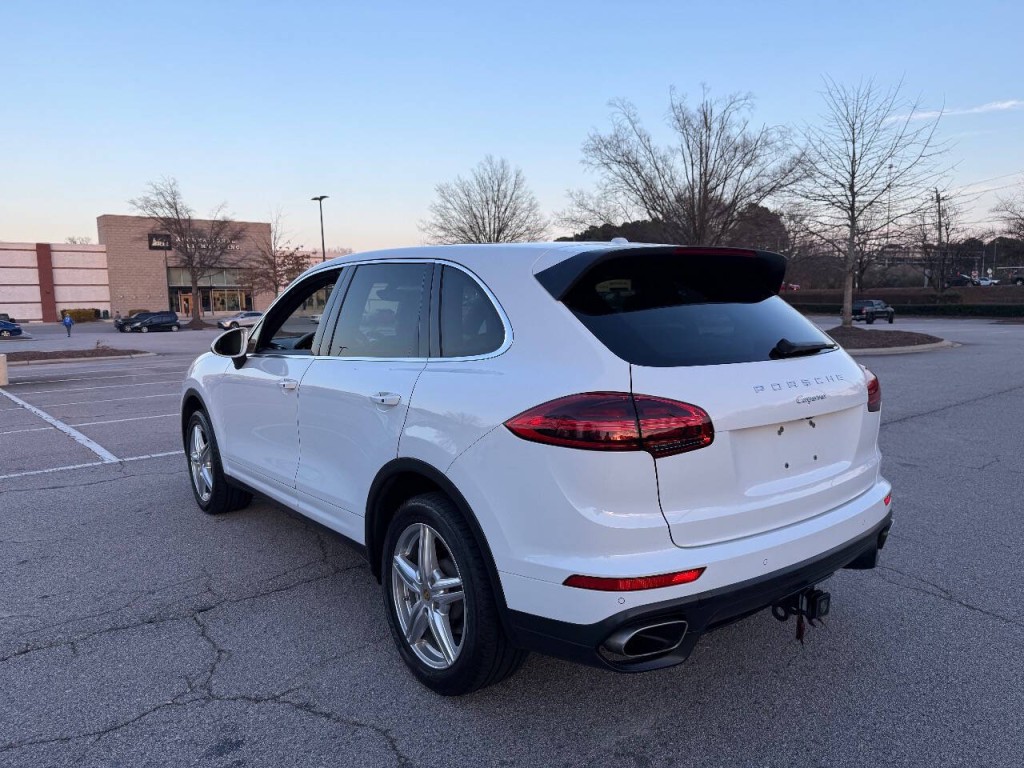 2016 Porsche Cayenne Image 3