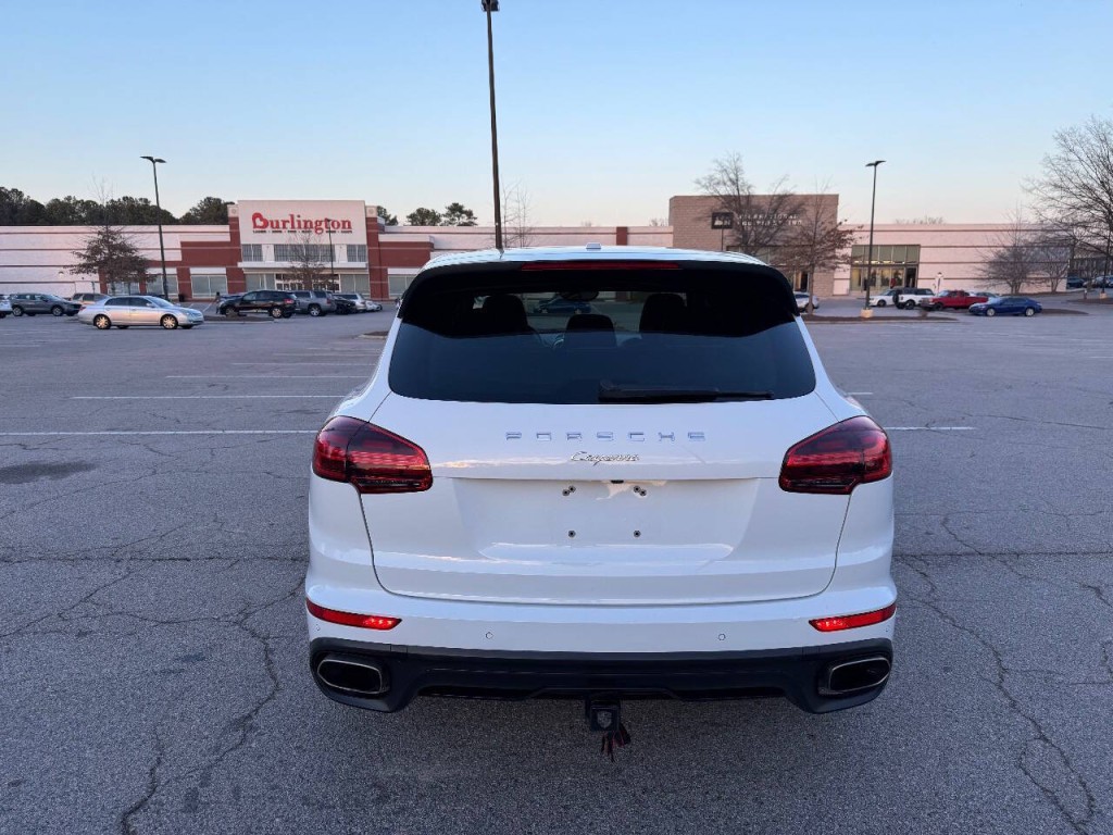 2016 Porsche Cayenne Image 4