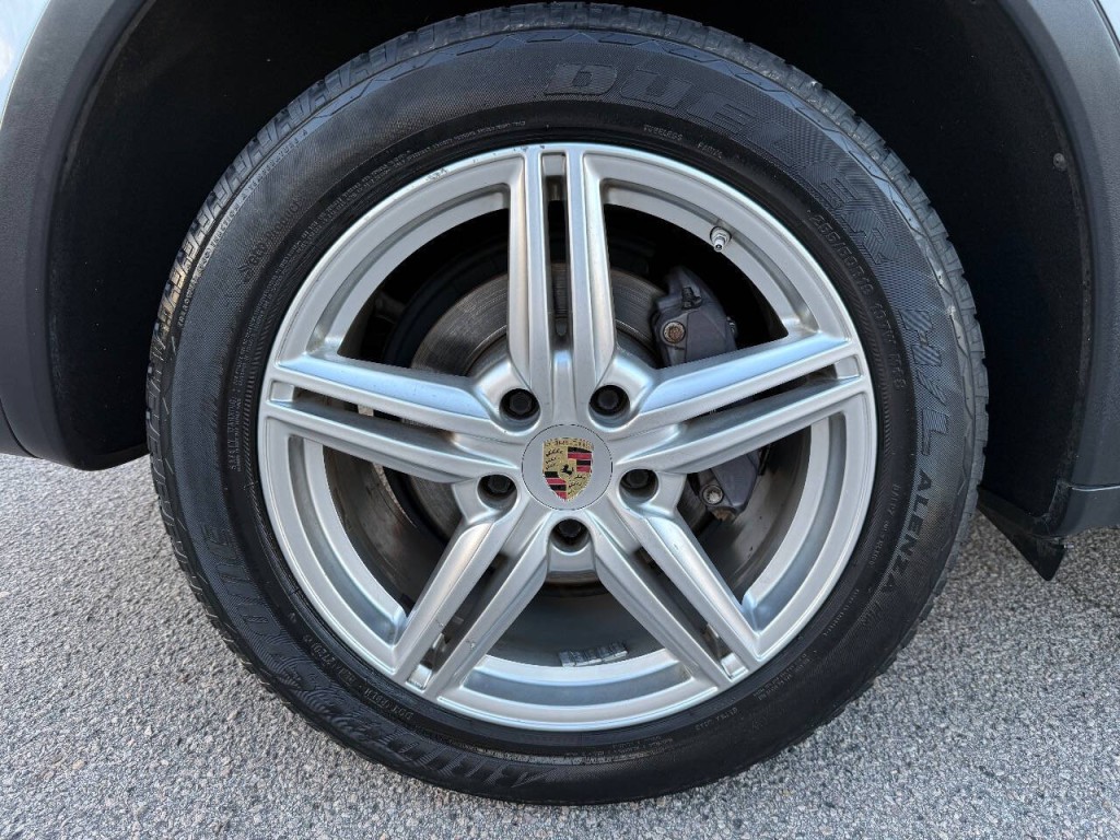 2016 Porsche Cayenne Image 8