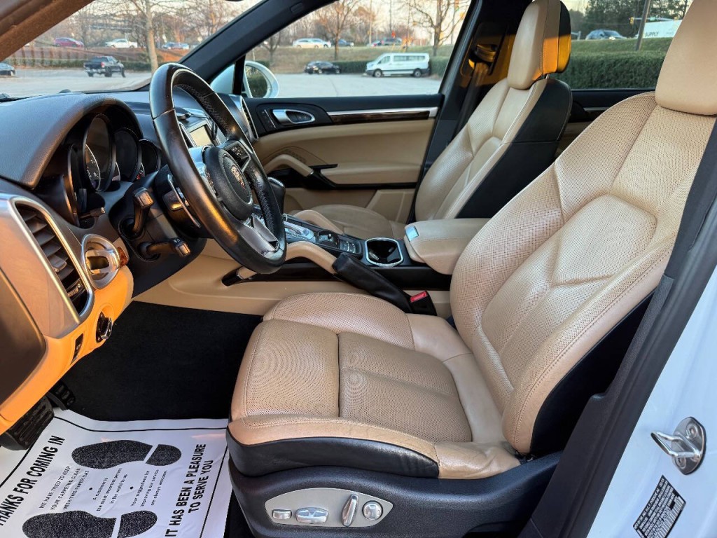 2016 Porsche Cayenne Image 10