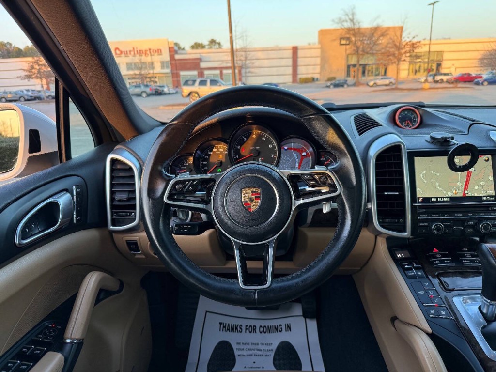 2016 Porsche Cayenne Image 11