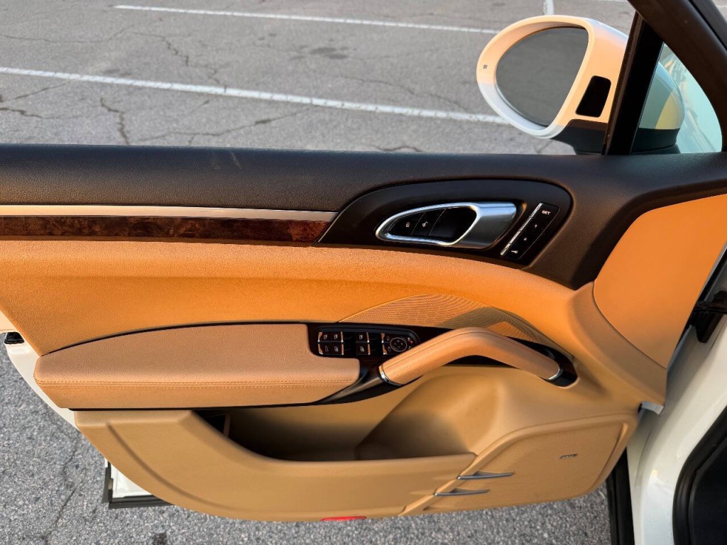 2016 Porsche Cayenne Image 14