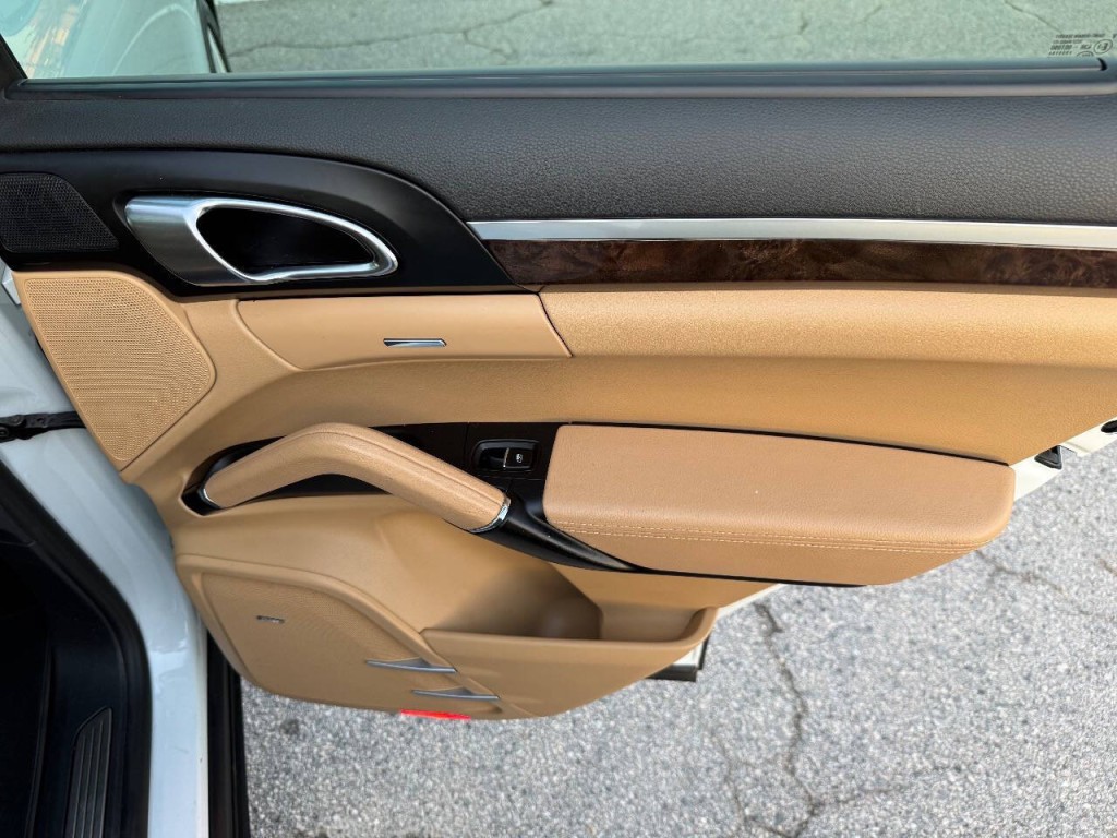 2016 Porsche Cayenne Image 19