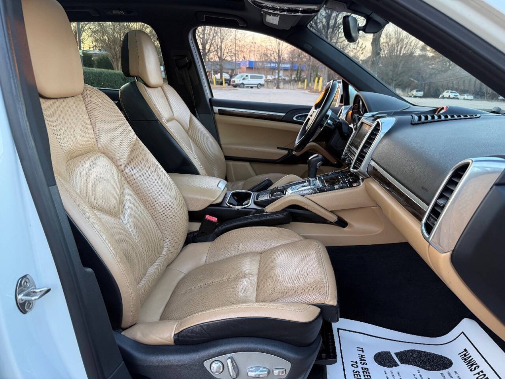 2016 Porsche Cayenne Image 20