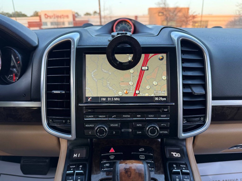 2016 Porsche Cayenne Image 21