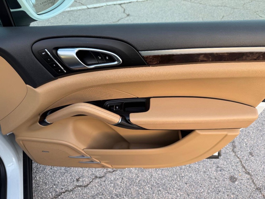 2016 Porsche Cayenne Image 22